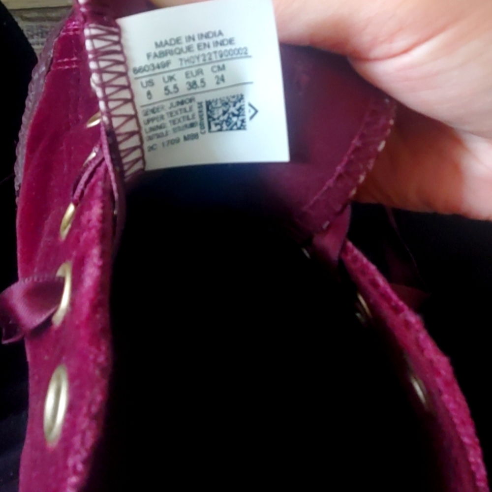 Size 6 purple/ burgundy velvet converse - Picture 4 of 4